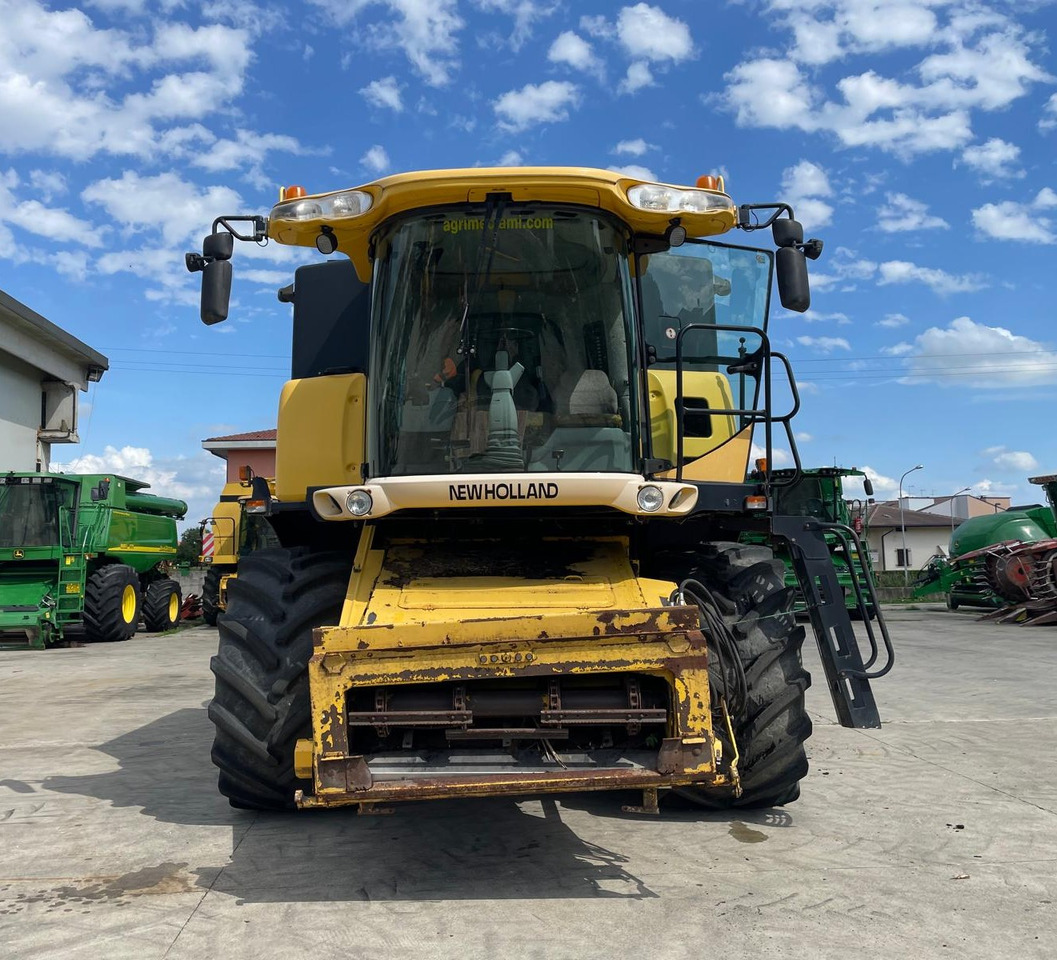 NEW HOLLAND MIETITREBBIA CX 8080 - Máy gặt đập: hình 3 NEW HOLLAND MIETITREBBIA CX 8080 - Máy gặt đập: hình 3