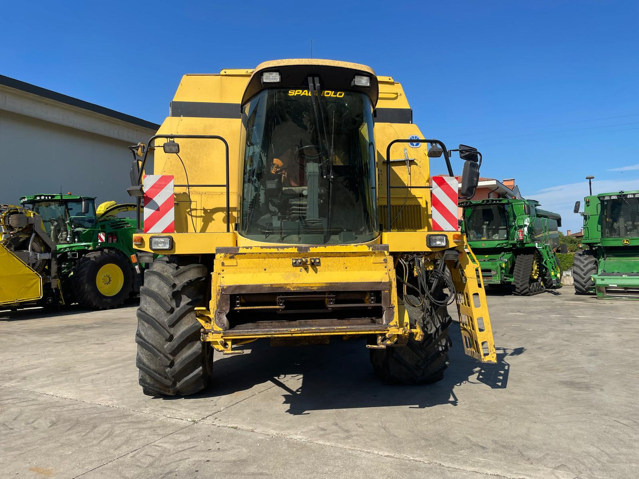 NEW HOLLAND MIETITREBBIA TF 78 - Máy gặt đập: hình 2 NEW HOLLAND MIETITREBBIA TF 78 - Máy gặt đập: hình 2