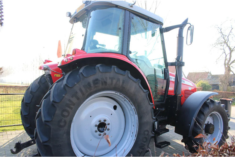 Massey Ferguson 5460 - Máy cày: hình 4 Massey Ferguson 5460 - Máy cày: hình 4