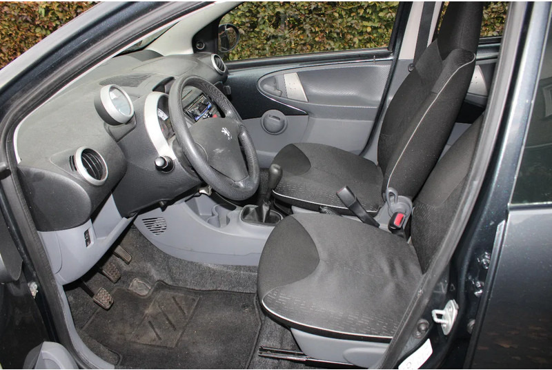 Hatchback Peugeot 107: hình 8