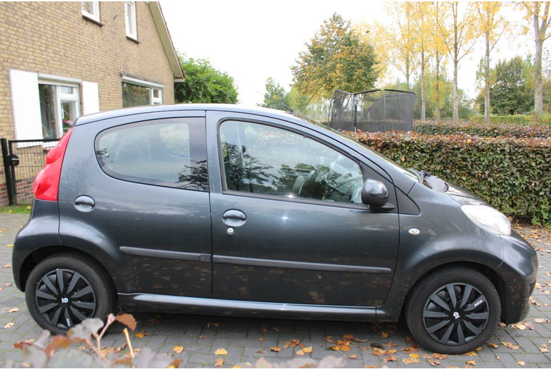 Peugeot 107 - Hatchback: hình 3 Peugeot 107 - Hatchback: hình 3
