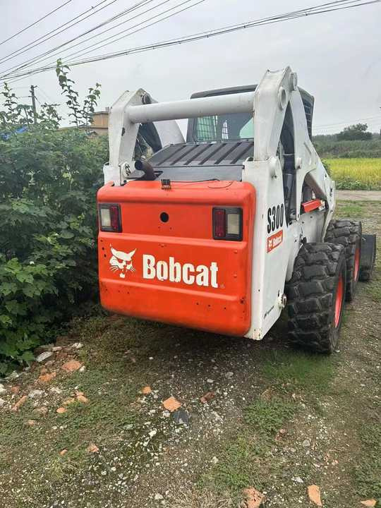 BOBCAT Brand Skid Loader S300 Used Machine Hot Sale - Máy xúc lật bánh lốp: hình 4 BOBCAT Brand Skid Loader S300 Used Machine Hot Sale - Máy xúc lật bánh lốp: hình 4