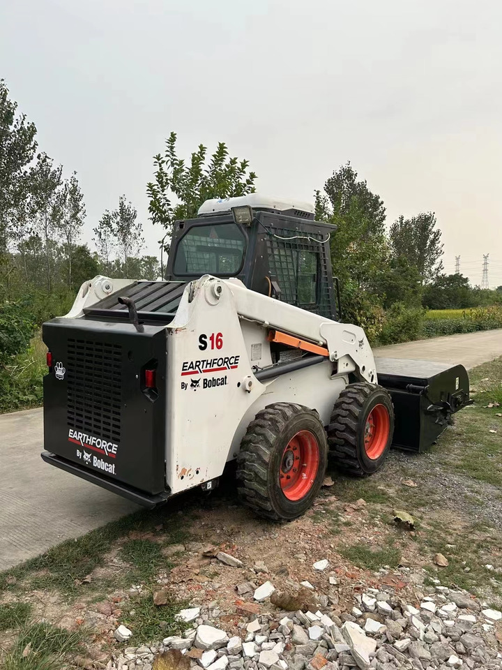 BOBCAT S16 - Máy xúc lật đa năng: hình 4 BOBCAT S16 - Máy xúc lật đa năng: hình 4