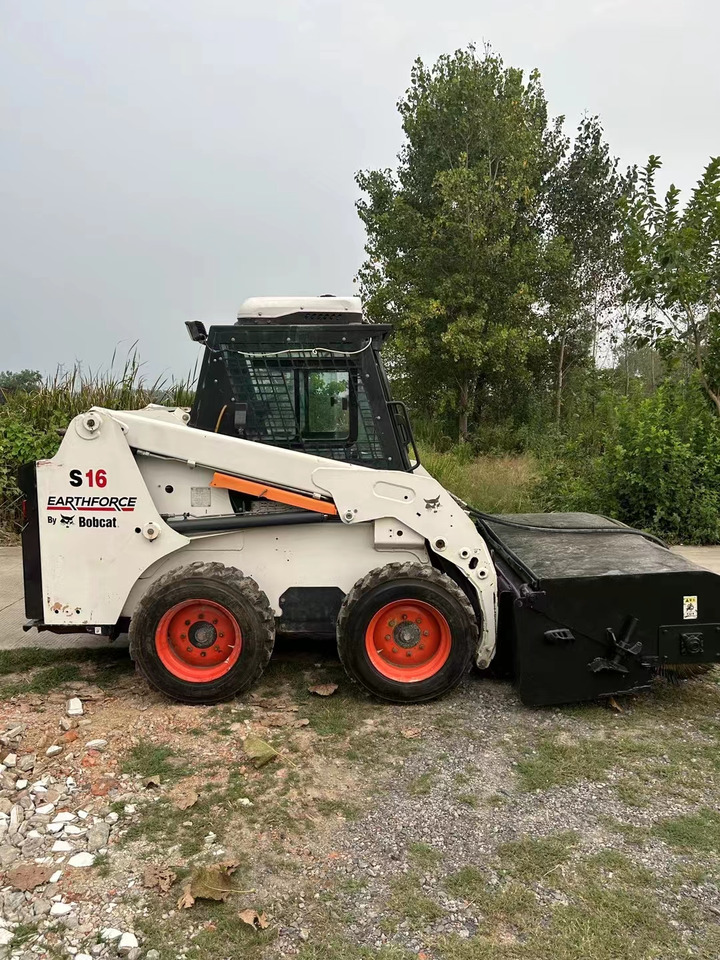 BOBCAT S16 - Máy xúc lật đa năng: hình 1 BOBCAT S16 - Máy xúc lật đa năng: hình 1