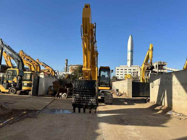 Budget-Friendly Cat 325BL Excavator| Original Parts, No Major Repairs, Global Shipping Available! - Máy xúc bánh xích: hình 4 Budget-Friendly Cat 325BL Excavator| Original Parts, No Major Repairs, Global Shipping Available! - Máy xúc bánh xích: hình 4