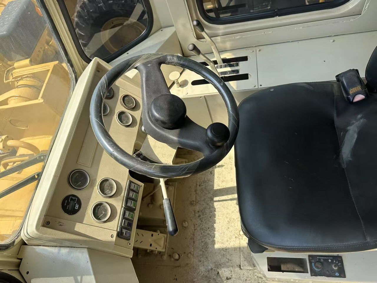 Máy xúc lật bánh lốp CATERPILLAR 966f: hình 8 Máy xúc lật bánh lốp CATERPILLAR 966f: hình 8