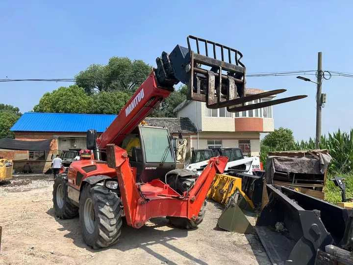 Excellent Condition Telehandler Used MANITOU 17m Telescopic Forklift MT-X 1740 SLT Forklift 3ton 5 Ton 6 Ton 7 Ton Articulated - Xe nhấc hình viễn vọng kính: hình 5 Excellent Condition Telehandler Used MANITOU 17m Telescopic Forklift MT-X 1740 SLT Forklift 3ton 5 Ton 6 Ton 7 Ton Articulated - Xe nhấc hình viễn vọng kính: hình 5
