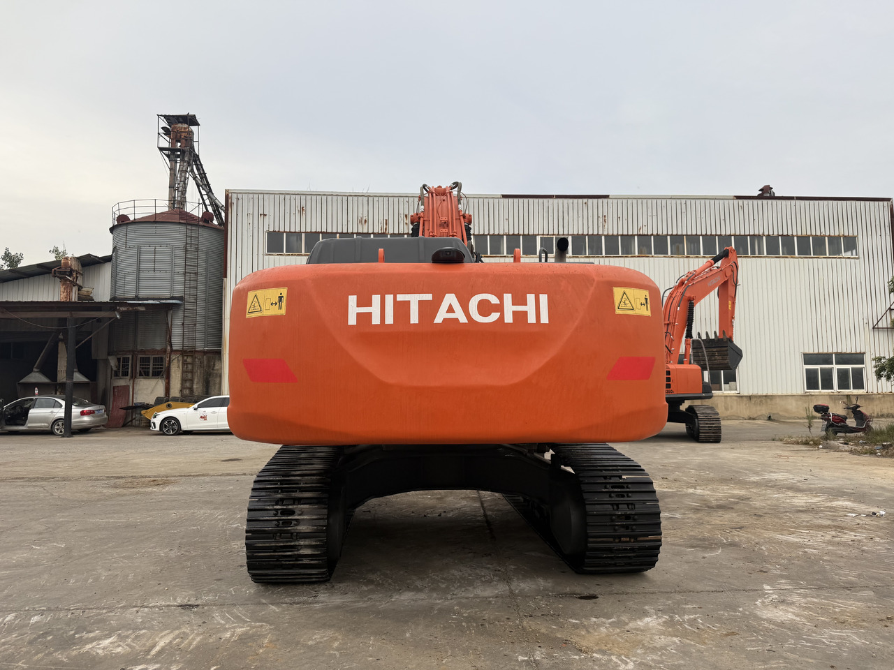 HITACHI 350-5g - Máy xúc bánh xích: hình 4 HITACHI 350-5g - Máy xúc bánh xích: hình 4