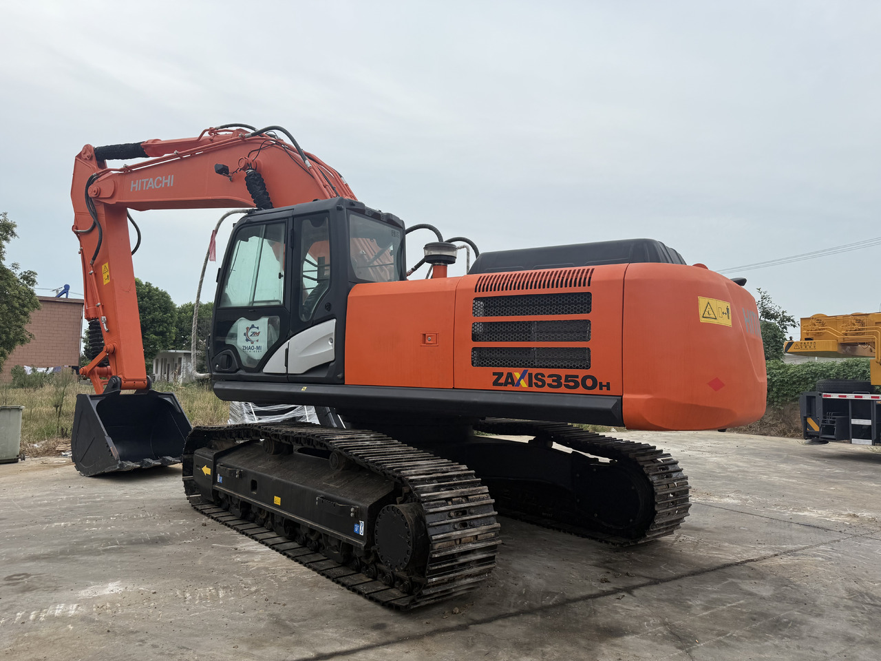 Hitachi 350-5g - Máy xúc bánh xích: hình 4 Hitachi 350-5g - Máy xúc bánh xích: hình 4