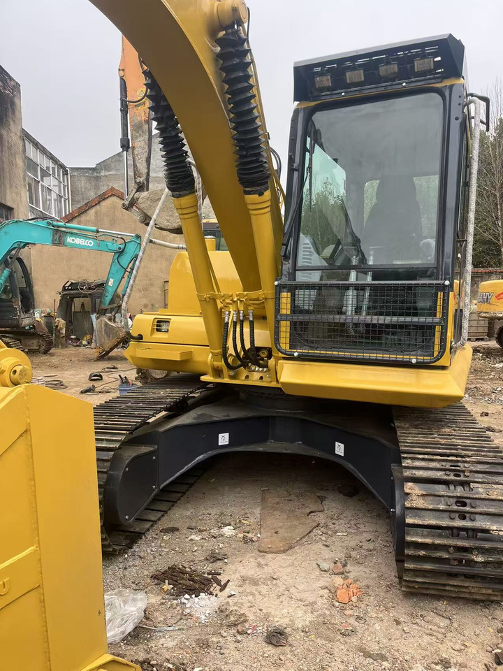 KOMATSU PC130 - Máy xúc bánh xích: hình 3 KOMATSU PC130 - Máy xúc bánh xích: hình 3