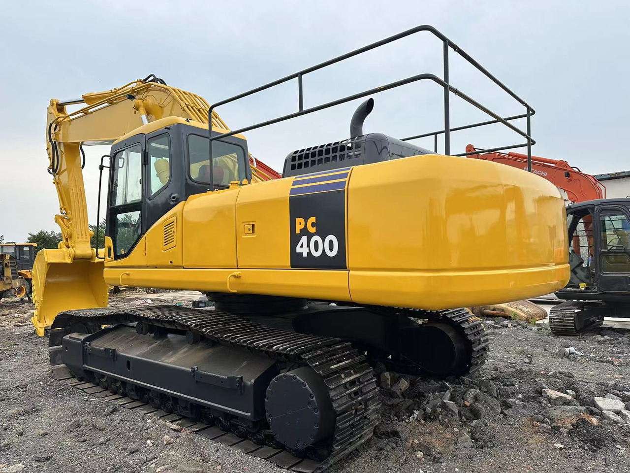 KOMATSU pc400 - Máy xúc bánh lốp: hình 2 KOMATSU pc400 - Máy xúc bánh lốp: hình 2
