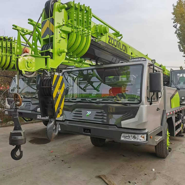 Second Hand ZOOMLION 25 Ton ZTC250V531 30 Ton ZTC300V532 70 Ton ZTC700H6 Hydraulmic Mobile Truck Crane on Sale - Cẩu bánh lốp: hình 1 Second Hand ZOOMLION 25 Ton ZTC250V531 30 Ton ZTC300V532 70 Ton ZTC700H6 Hydraulmic Mobile Truck Crane on Sale - Cẩu bánh lốp: hình 1