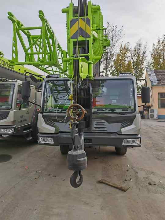 Second Hand ZOOMLION 25 Ton ZTC250V531 30 Ton ZTC300V532 70 Ton ZTC700H6 Hydraulmic Mobile Truck Crane on Sale - Cẩu bánh lốp: hình 2 Second Hand ZOOMLION 25 Ton ZTC250V531 30 Ton ZTC300V532 70 Ton ZTC700H6 Hydraulmic Mobile Truck Crane on Sale - Cẩu bánh lốp: hình 2