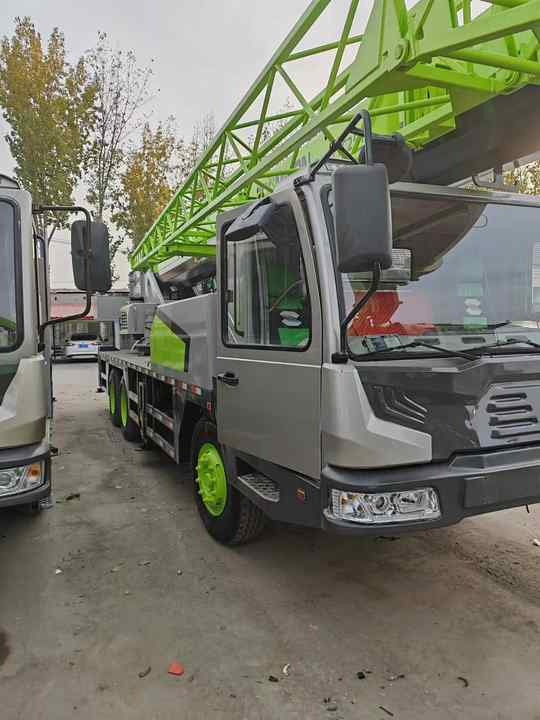 Second Hand ZOOMLION 25 Ton ZTC250V531 30 Ton ZTC300V532 70 Ton ZTC700H6 Hydraulmic Mobile Truck Crane on Sale - Cẩu bánh lốp: hình 3 Second Hand ZOOMLION 25 Ton ZTC250V531 30 Ton ZTC300V532 70 Ton ZTC700H6 Hydraulmic Mobile Truck Crane on Sale - Cẩu bánh lốp: hình 3
