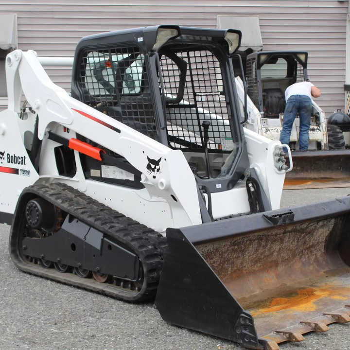 Used Bobcat T590 UsedSkid Steer Loader with Good Condition for Sale S160 S300 S185 S330 - Máy xúc lật đa năng: hình 1 Used Bobcat T590 UsedSkid Steer Loader with Good Condition for Sale S160 S300 S185 S330 - Máy xúc lật đa năng: hình 1