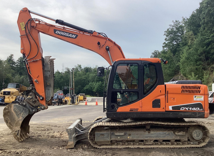 Used Excavator Doosan DX140 Excavators Mini Equipment Earth Moving Machinery Doosan Digger Excavator for Sale - Máy xúc bánh xích: hình 3 Used Excavator Doosan DX140 Excavators Mini Equipment Earth Moving Machinery Doosan Digger Excavator for Sale - Máy xúc bánh xích: hình 3