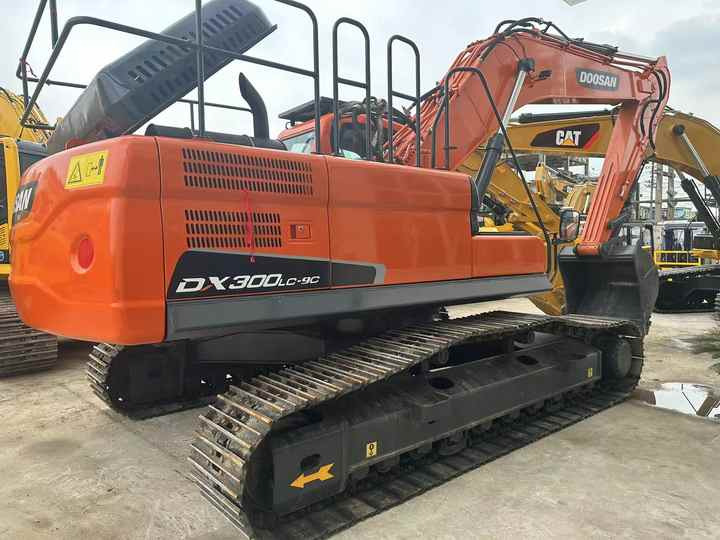 Used Excavator Doosan DX300 Excavators Mini Equipment Earth Moving Machinery Doosan Digger Excavator for Sale - Máy xúc bánh xích: hình 4 Used Excavator Doosan DX300 Excavators Mini Equipment Earth Moving Machinery Doosan Digger Excavator for Sale - Máy xúc bánh xích: hình 4