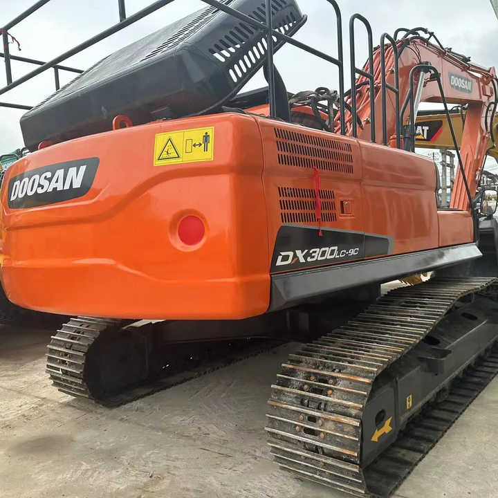 Used Excavator Doosan DX300 Excavators Mini Equipment Earth Moving Machinery Doosan Digger Excavator for Sale - Máy xúc bánh xích: hình 2 Used Excavator Doosan DX300 Excavators Mini Equipment Earth Moving Machinery Doosan Digger Excavator for Sale - Máy xúc bánh xích: hình 2