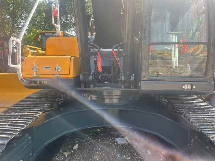Used HYUNDAI 305LC-9T Crawler Excavator with Good Performance Hyundai30 Tons Earthmoving Machinery with Low Price On-sale - Máy xúc bánh xích: hình 5 Used HYUNDAI 305LC-9T Crawler Excavator with Good Performance Hyundai30 Tons Earthmoving Machinery with Low Price On-sale - Máy xúc bánh xích: hình 5