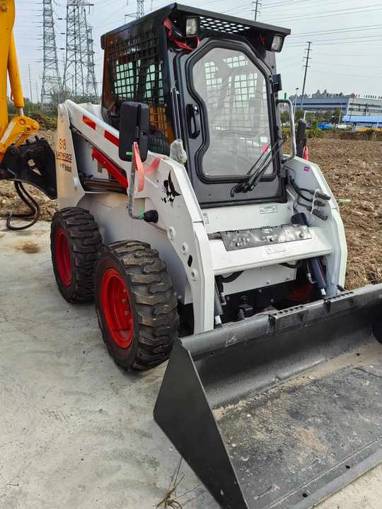 Used Imported Machine bobcat S18 Skid Steer Loader for Sale bobcat S16 S17 S18 in Stock - Máy xúc lật đa năng: hình 4 Used Imported Machine bobcat S18 Skid Steer Loader for Sale bobcat S16 S17 S18 in Stock - Máy xúc lật đa năng: hình 4