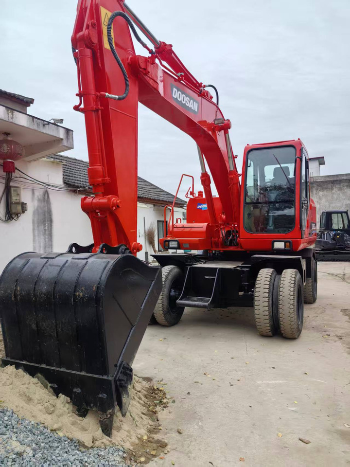 Doosan Used DH150W-7 wheeled excavator for sale at a low price. - Máy xúc bánh lốp: hình 4 Doosan Used DH150W-7 wheeled excavator for sale at a low price. - Máy xúc bánh lốp: hình 4