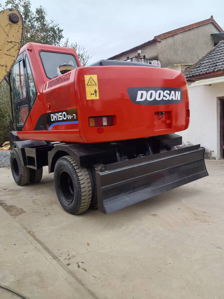 Doosan Used DH150W-7 wheeled excavator for sale at a low price. - Máy xúc bánh lốp: hình 2 Doosan Used DH150W-7 wheeled excavator for sale at a low price. - Máy xúc bánh lốp: hình 2