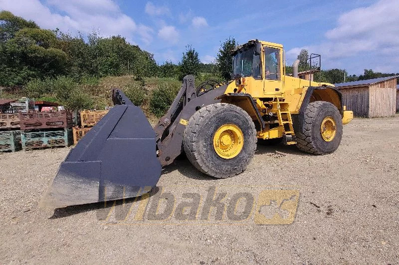 Volvo L220E - Máy xúc lật bánh lốp: hình 1 Volvo L220E - Máy xúc lật bánh lốp: hình 1