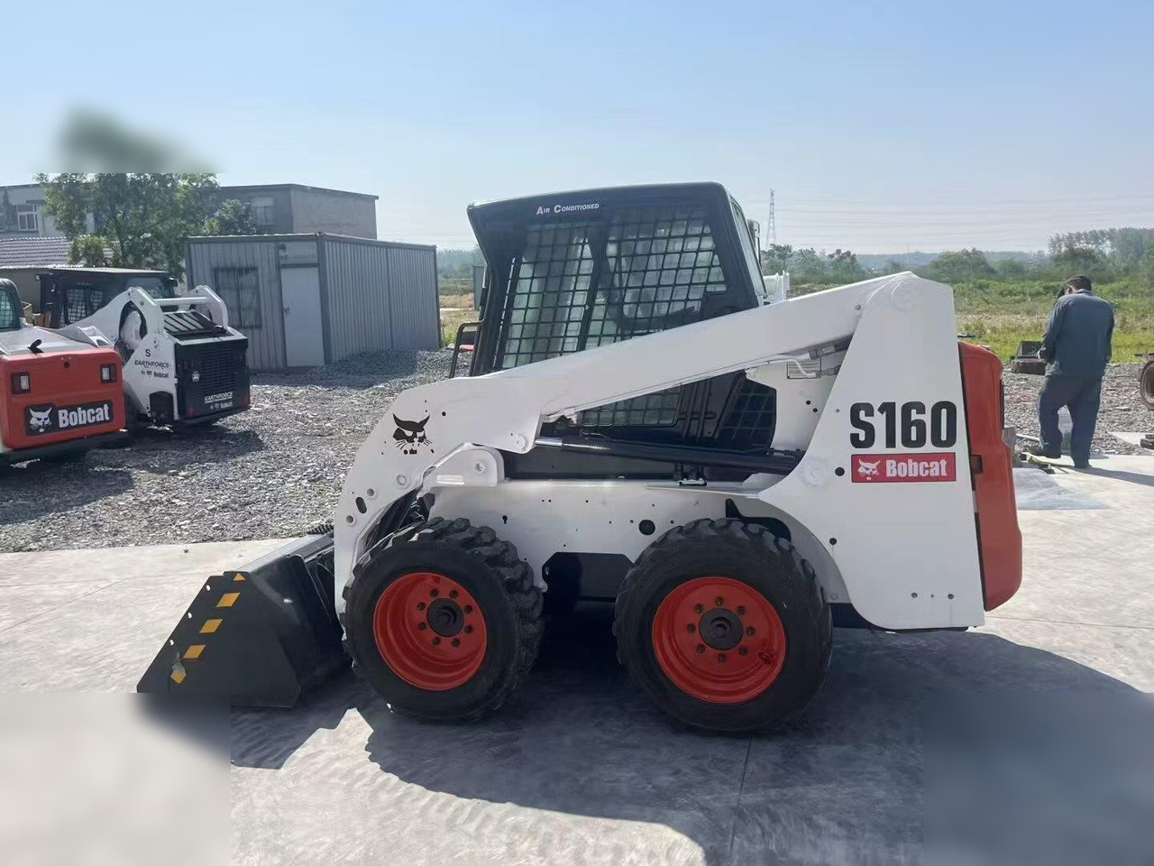 BOBCAT S160 - Máy xúc lật đa năng: hình 3 BOBCAT S160 - Máy xúc lật đa năng: hình 3