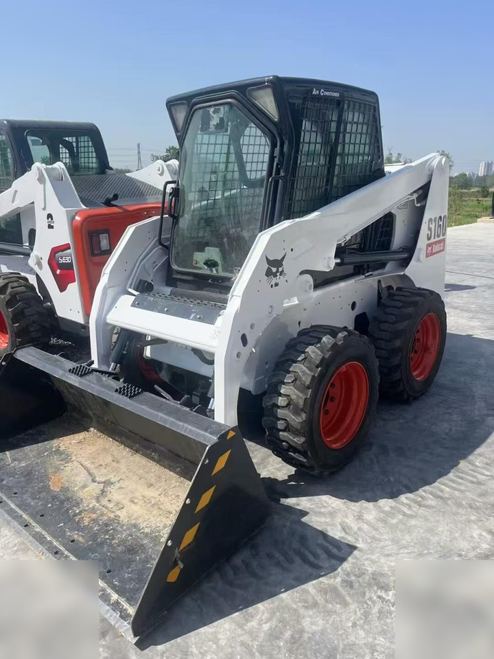 BOBCAT S160 - Máy xúc lật đa năng: hình 4 BOBCAT S160 - Máy xúc lật đa năng: hình 4