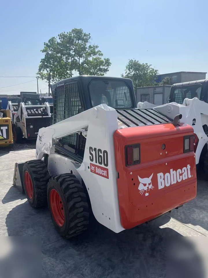 BOBCAT S160 - Máy xúc lật đa năng: hình 2 BOBCAT S160 - Máy xúc lật đa năng: hình 2