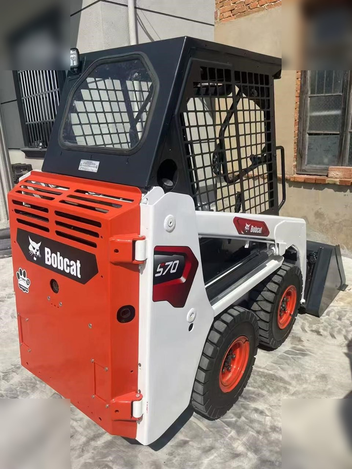 BOBCAT S70 - Máy xúc lật đa năng: hình 1 BOBCAT S70 - Máy xúc lật đa năng: hình 1