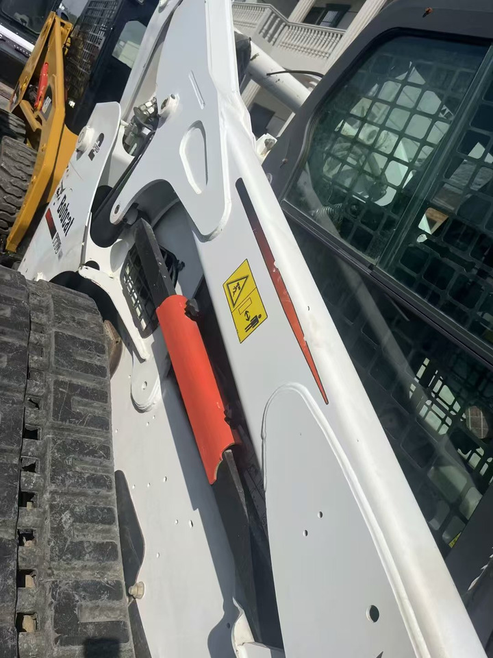 BOBCAT T770 - Máy nâng người hình kéo: hình 2 BOBCAT T770 - Máy nâng người hình kéo: hình 2