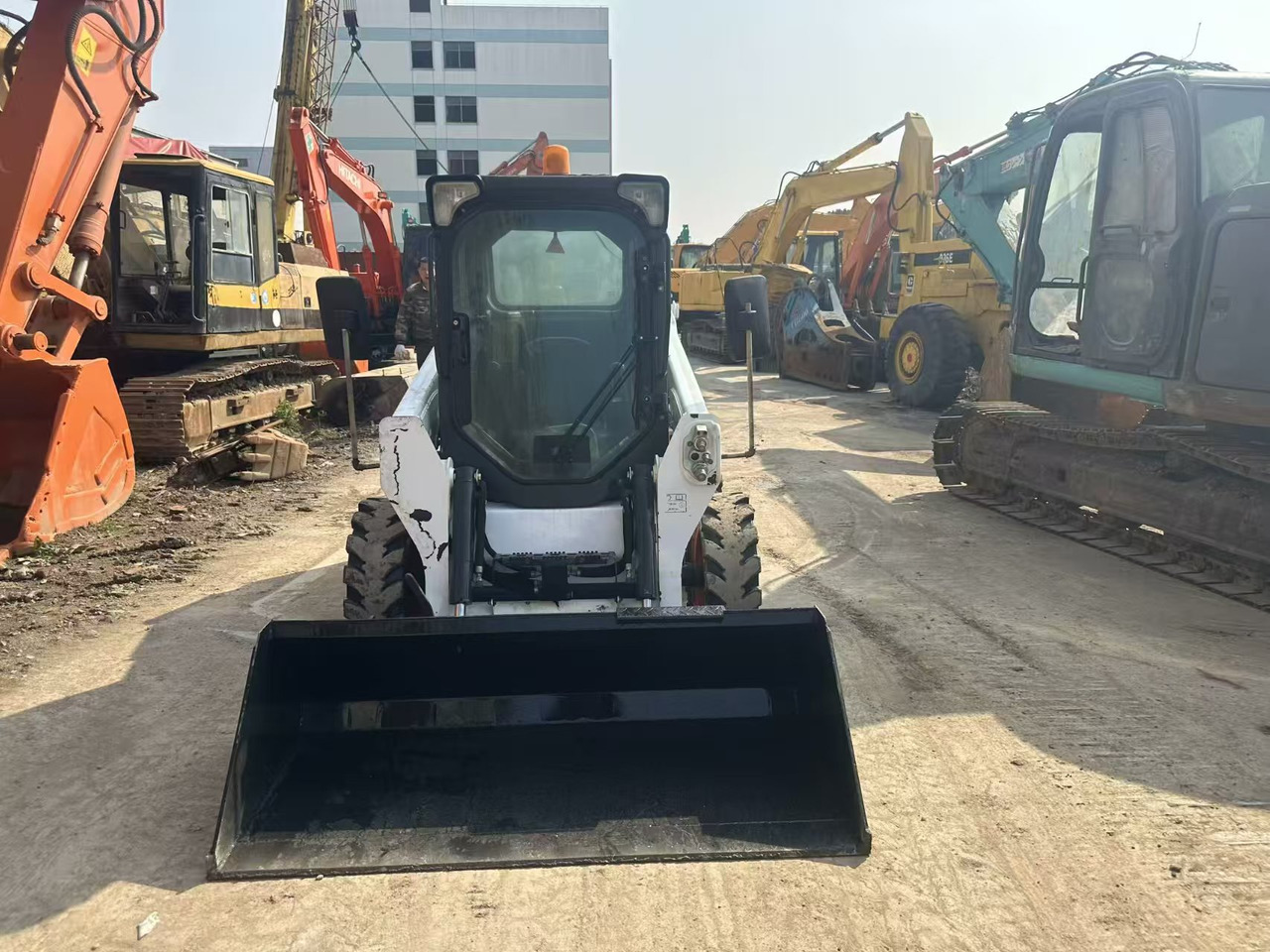 BOBCAT s550 - Máy xúc lật bánh lốp: hình 4 BOBCAT s550 - Máy xúc lật bánh lốp: hình 4