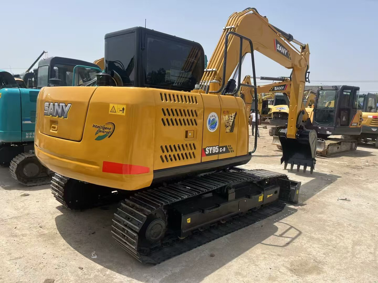 CATERPILLAR 323D2L - Máy xúc bánh xích: hình 1 CATERPILLAR 323D2L - Máy xúc bánh xích: hình 1