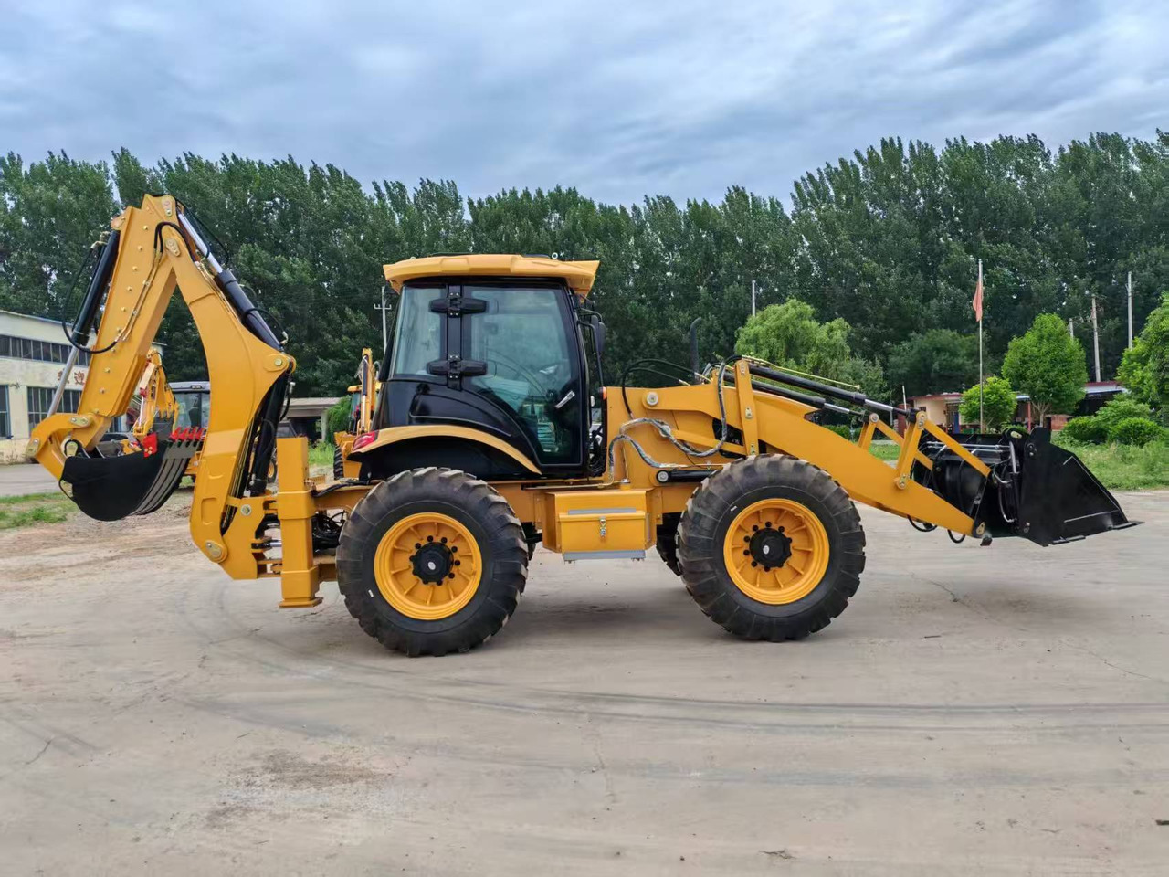 CATERPILLAR 4CX - Máy xúc trước múc sau: hình 2 CATERPILLAR 4CX - Máy xúc trước múc sau: hình 2