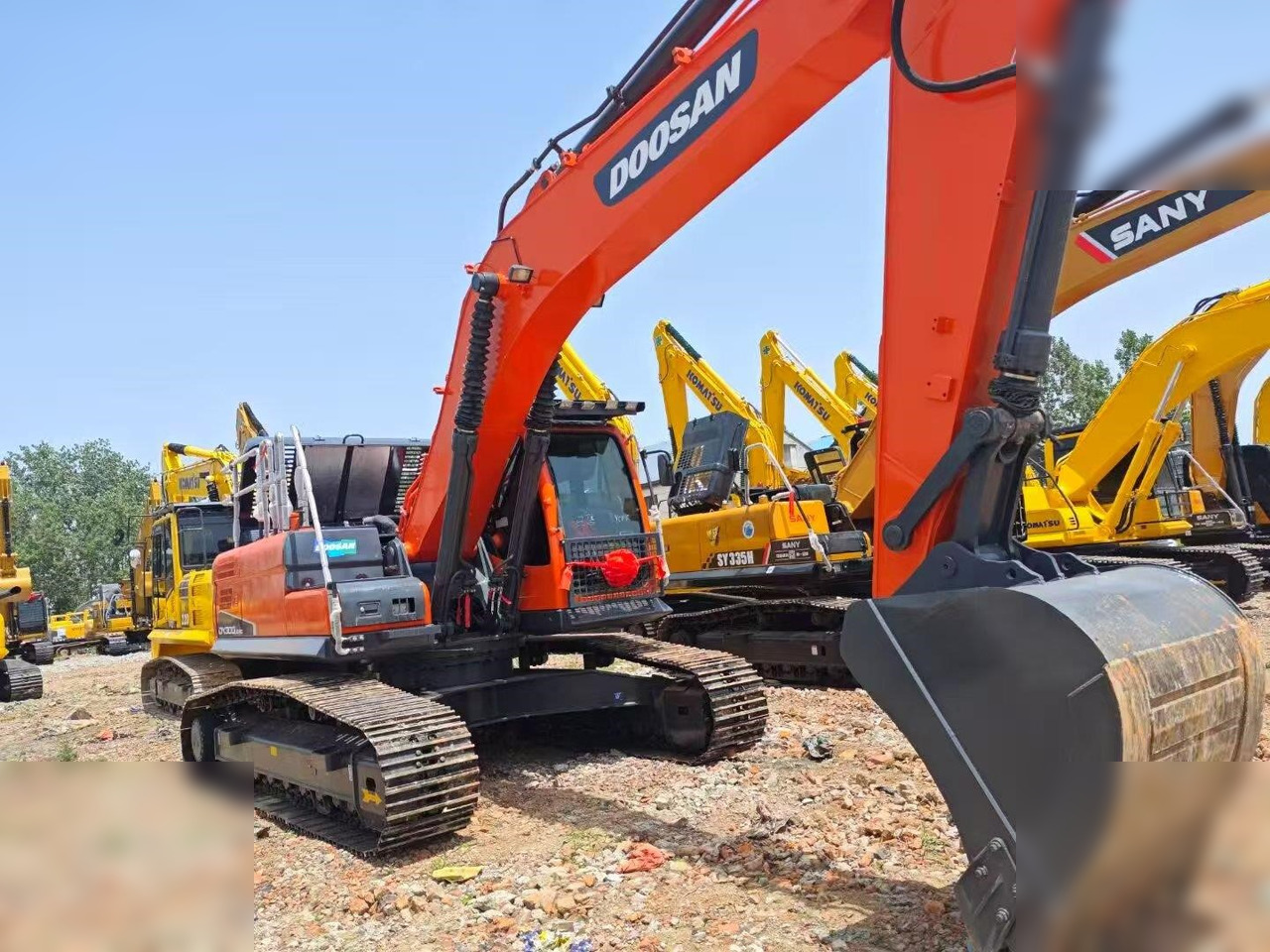 DOOSAN DX300 LC - Máy xúc bánh xích: hình 2 DOOSAN DX300 LC - Máy xúc bánh xích: hình 2