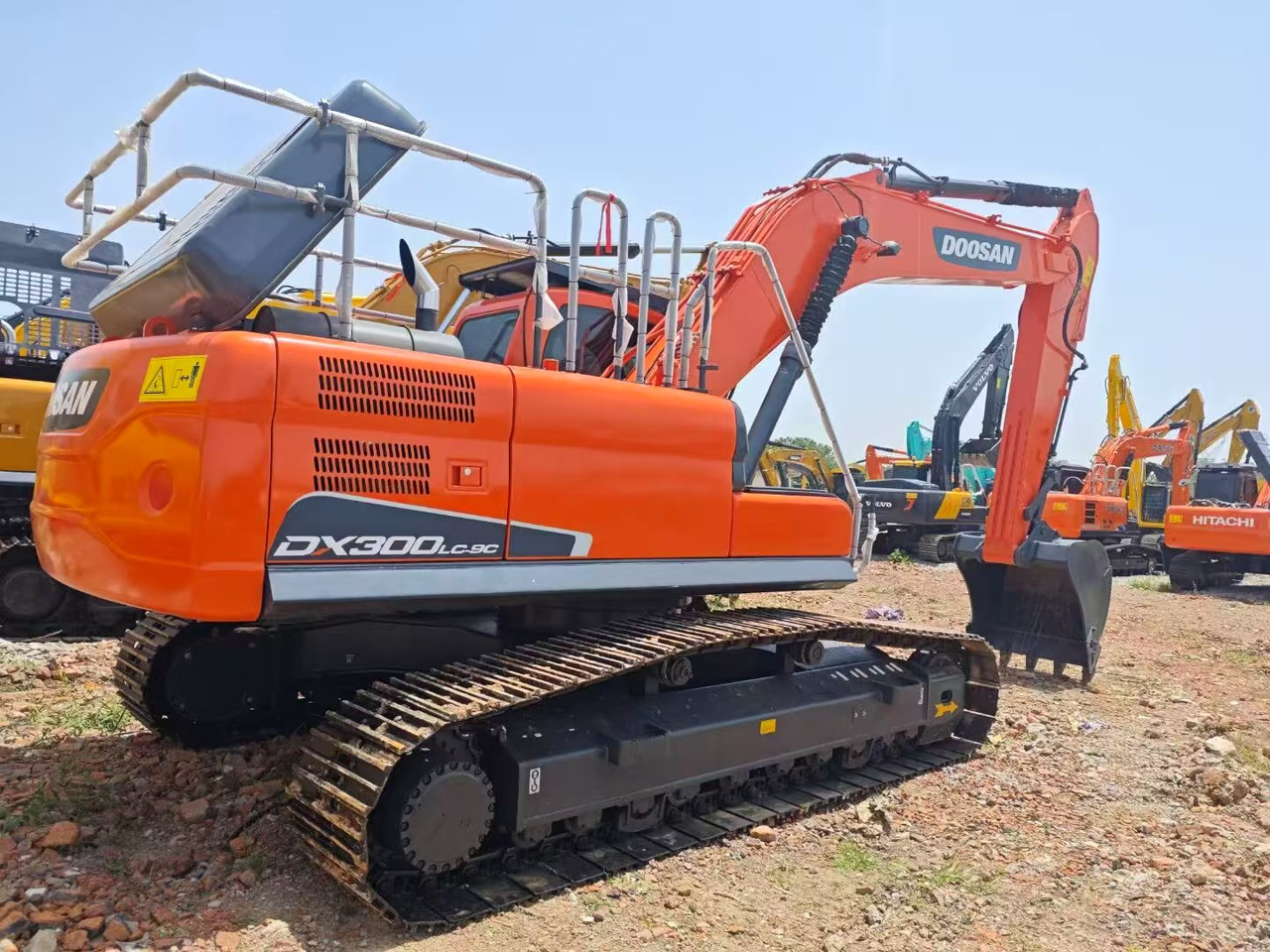 DOOSAN DX300 - Máy xúc bánh xích: hình 2 DOOSAN DX300 - Máy xúc bánh xích: hình 2