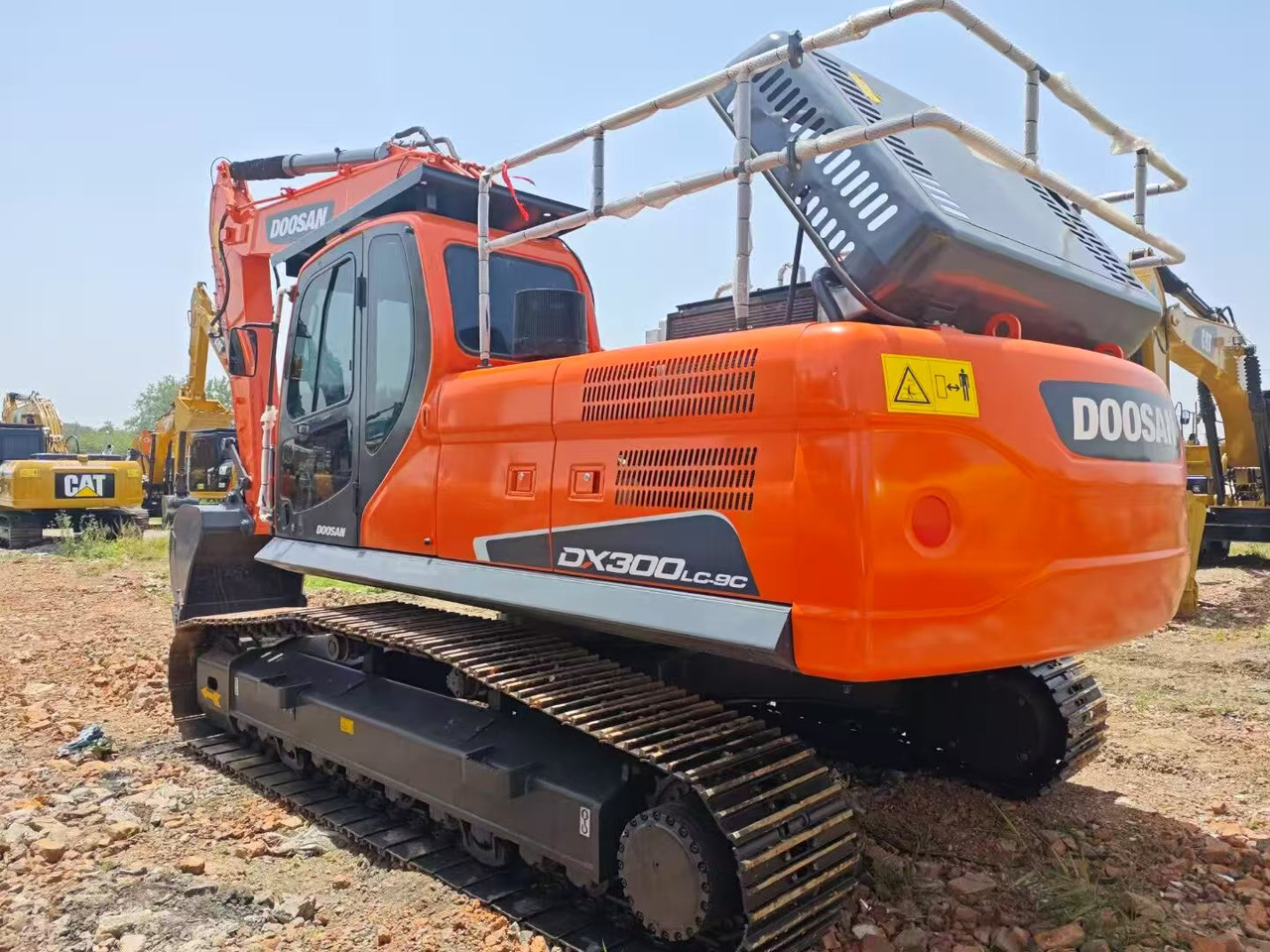 DOOSAN DX300 - Máy xúc bánh xích: hình 4 DOOSAN DX300 - Máy xúc bánh xích: hình 4