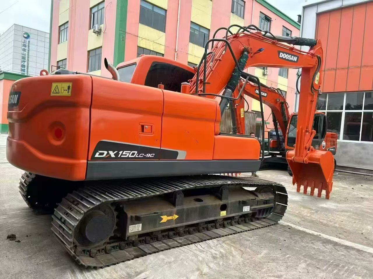 Doosan DX150 - Máy xúc bánh xích: hình 4 Doosan DX150 - Máy xúc bánh xích: hình 4