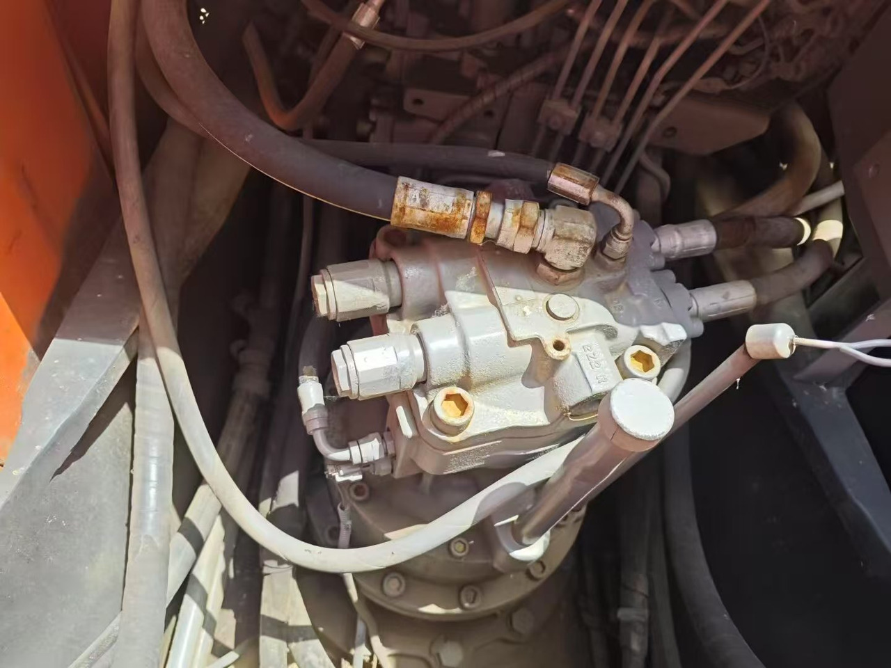 Máy xúc bánh xích HITACHI ZAXIS 160: hình 6