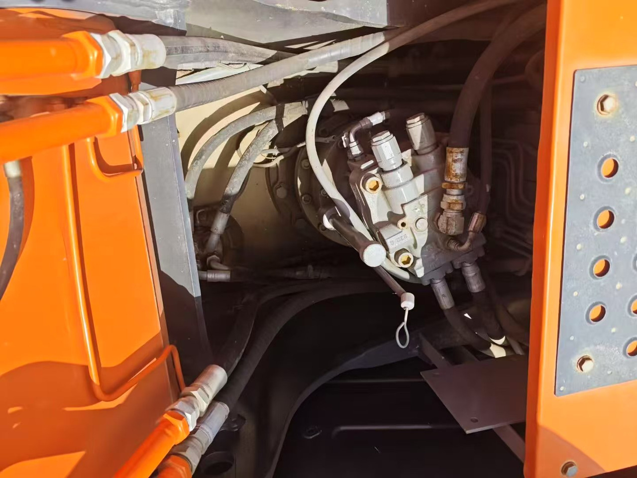 Máy xúc bánh xích HITACHI ZAXIS 160: hình 7