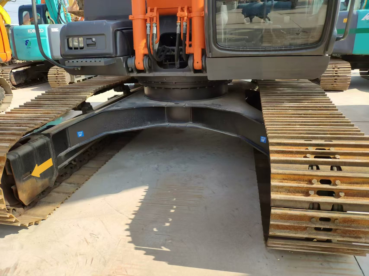 HITACHI ZX120 - Máy xúc bánh xích: hình 3 HITACHI ZX120 - Máy xúc bánh xích: hình 3