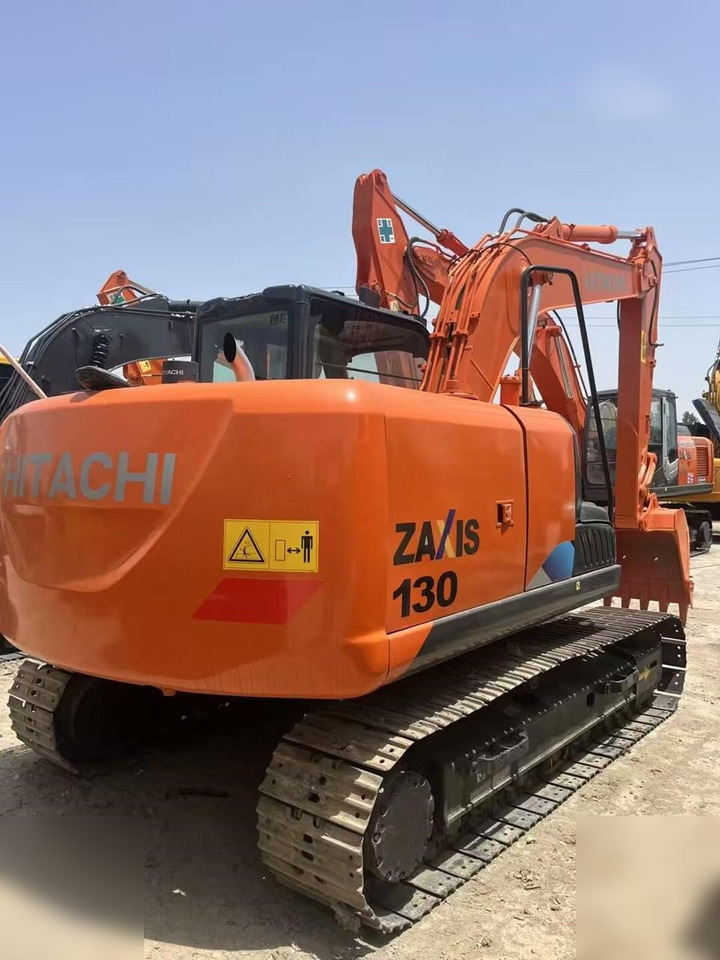 HITACHI ZX130 - Máy xúc bánh xích: hình 3 HITACHI ZX130 - Máy xúc bánh xích: hình 3
