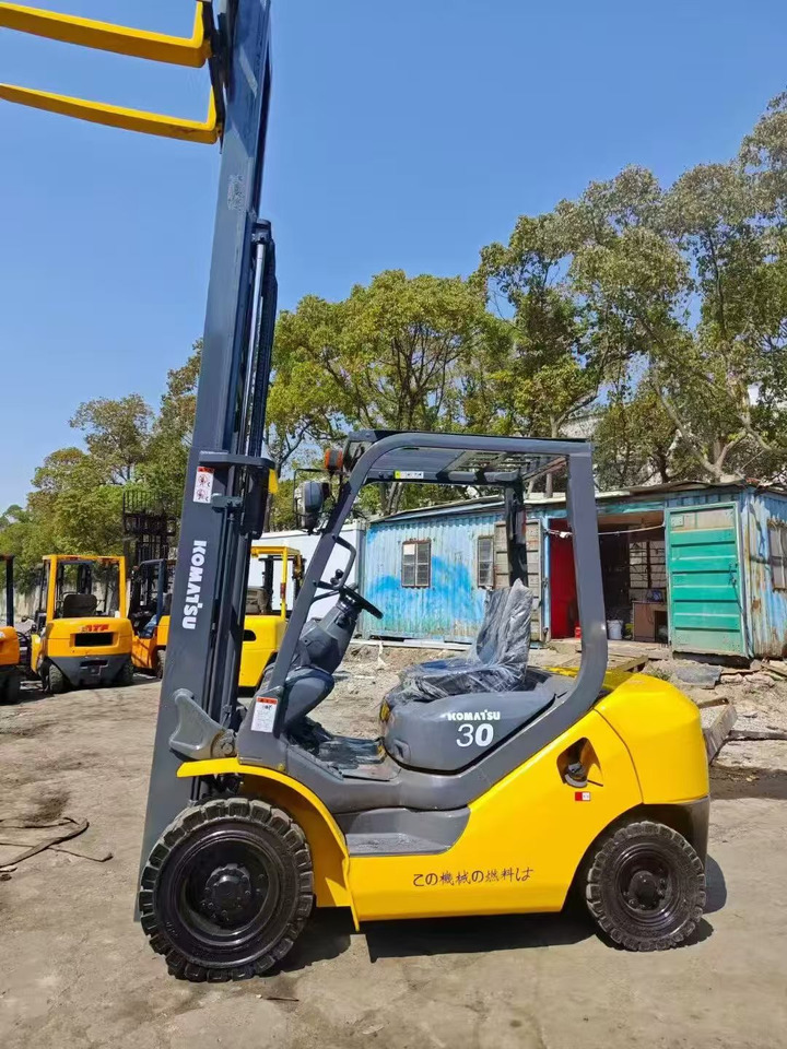 KOMATSU 3-ton - Máy nâng người thẳng đứng: hình 4 KOMATSU 3-ton - Máy nâng người thẳng đứng: hình 4