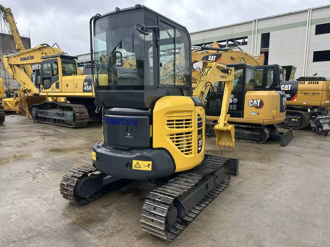 KOMATSU 35MR - Máy xúc mini: hình 2 KOMATSU 35MR - Máy xúc mini: hình 2