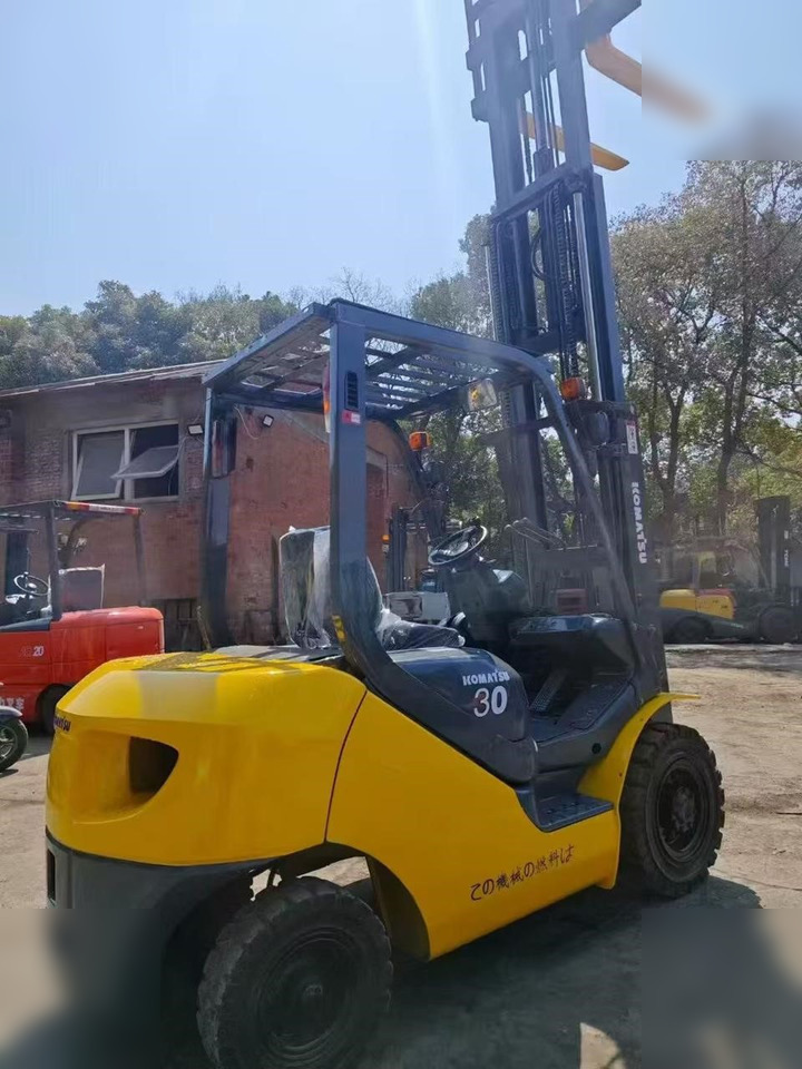 KOMATSU FD30-7 - Xe nâng gas: hình 4 KOMATSU FD30-7 - Xe nâng gas: hình 4