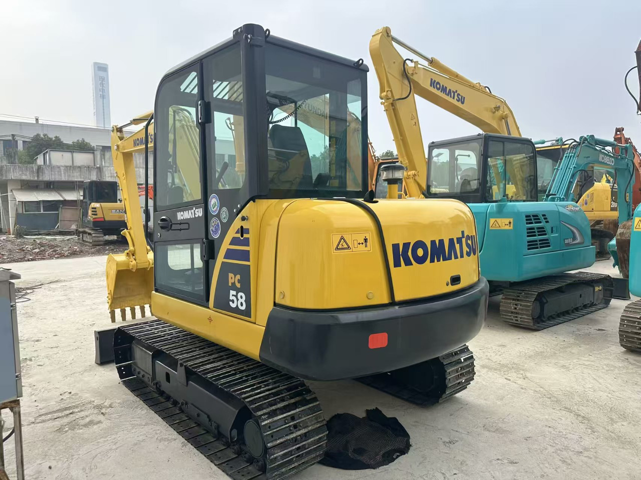 KOMATSU PC58 - Máy xúc mini: hình 3 KOMATSU PC58 - Máy xúc mini: hình 3