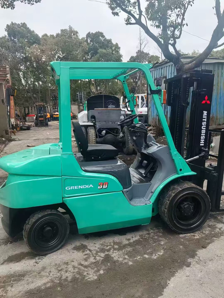 MITSUBISHI 3-ton - Máy nâng người thẳng đứng: hình 2 MITSUBISHI 3-ton - Máy nâng người thẳng đứng: hình 2