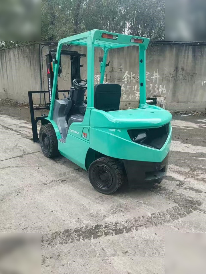 MITSUBISHI FD18 - Xe nâng diesel: hình 5 MITSUBISHI FD18 - Xe nâng diesel: hình 5