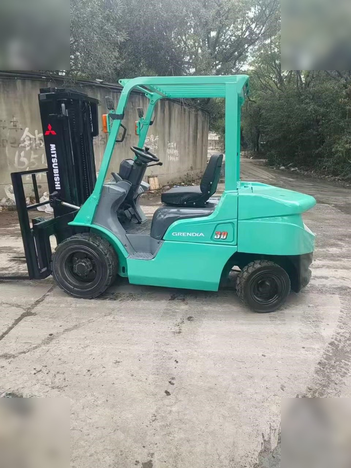 MITSUBISHI FD18 - Xe nâng diesel: hình 1 MITSUBISHI FD18 - Xe nâng diesel: hình 1